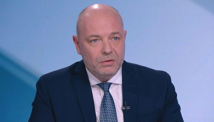 Само експертно правителство може да преведе България през тежките 8 - 10 месеца, смята кандидатът за премиер Само експертно правителство може да преведе България през тежките 8 - 10 месеца, смята кандидатът за премиер