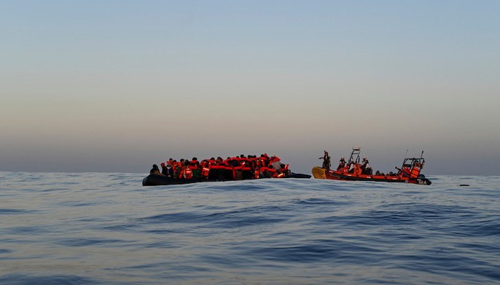 Рим иска след Коледа да наложи нови правила за корабите, които спасяват мигранти
