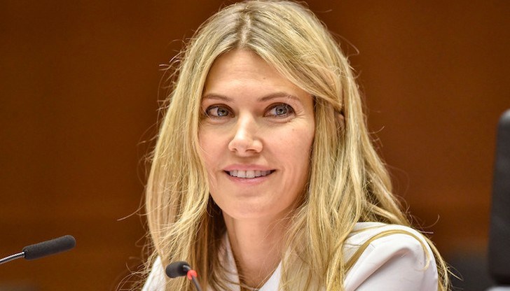 Бившият заместник-председател на Европейския парламент е потвърдила, че е предоставила големи суми в брой на баща си, за да бъдат "изпрани"