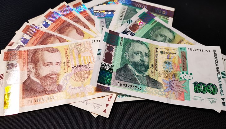 Русенката останала за малко сама в апартамента, задигнала 300 лева и избягала Русенката останала за малко сама в апартамента, задигнала 300 лева и избягала