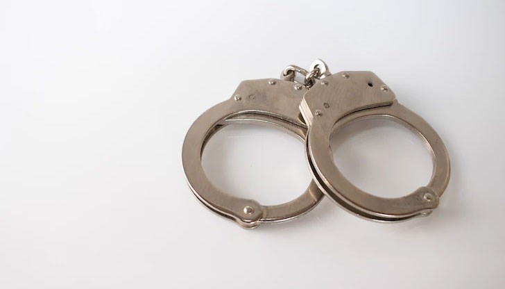 Оказало се, че звъни на непознати, бил с лека умствена недостатъчност