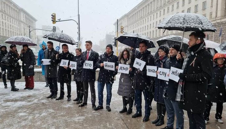 Исканията им са за достойно заплащане в системата на ведомството и за достойно бъдеще на българската дипломатическа служба