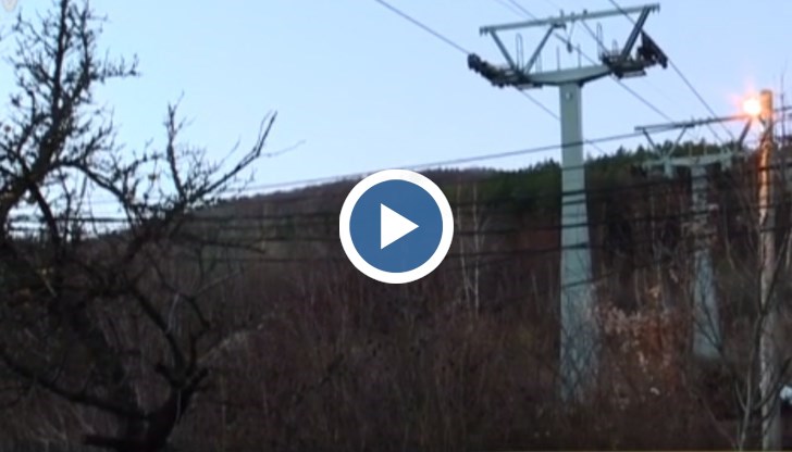 Кабинка на лифта се заплете в електрически кабели, но пострадали няма