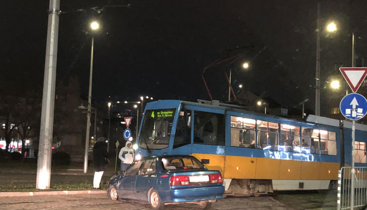 Тази вечер инцидентът е близо до Руски паметникКатастрофите между леки