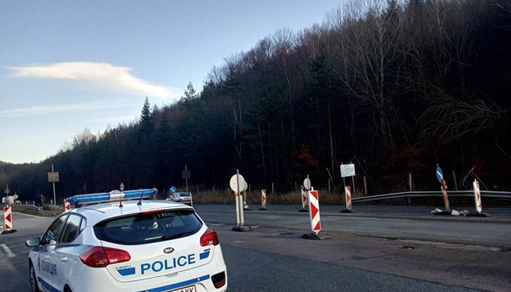 Разширяване на пътя и отделяне на насрещно движещите се потоци