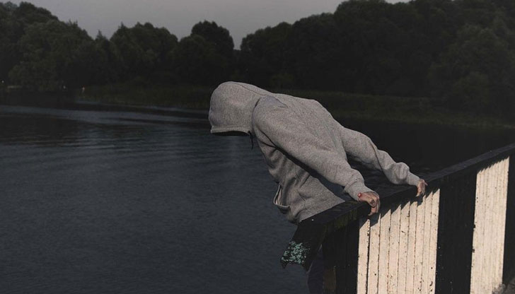 Младежът е загинал на място Младеж загина след като скочи