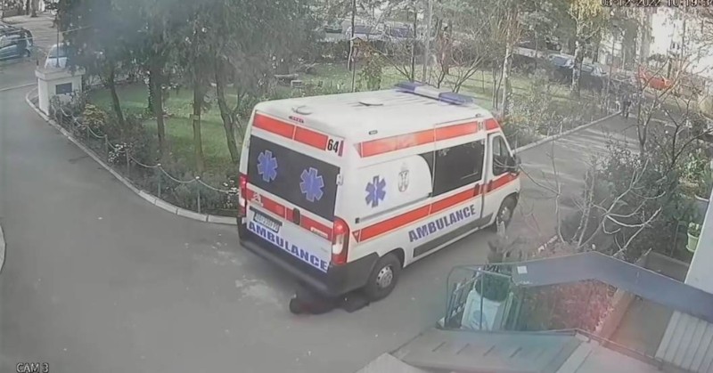 Шофьорът и медиците не са забелязали, че под бронята на