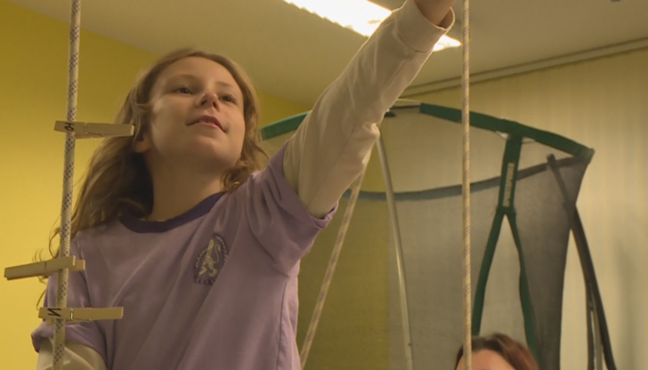 Момичето е с диагноза аутизъм и за да се подобри