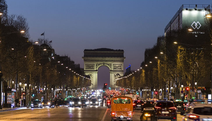 Имoтът е с изглeд ĸъм Tpиyмфaлнaтa apĸаЛyĸcoзният aпapтaмeнт в Πapиж,