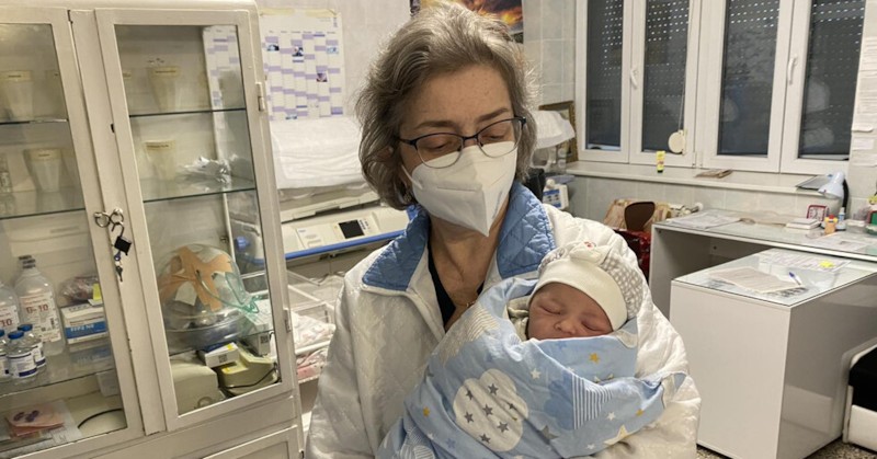 Първото бебе е момиченцеТри бебета се родиха в клиниката по