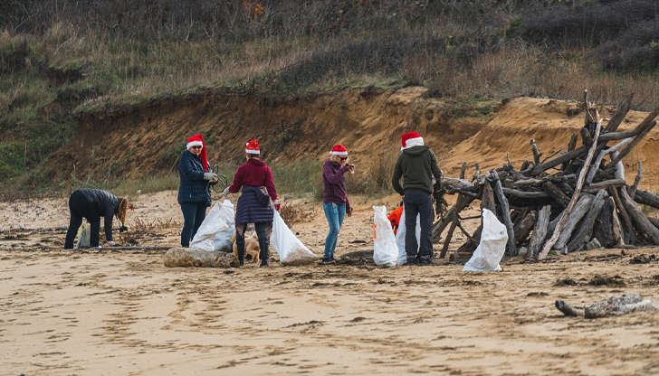 Чистата Коледа е традиционната кампания за почистване на черноморските плажове,