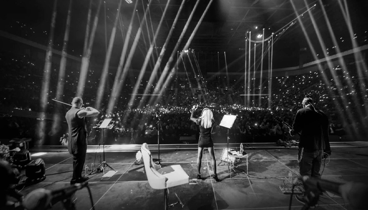 След 33 концерта легендата приключи турнето си в препълнената зала