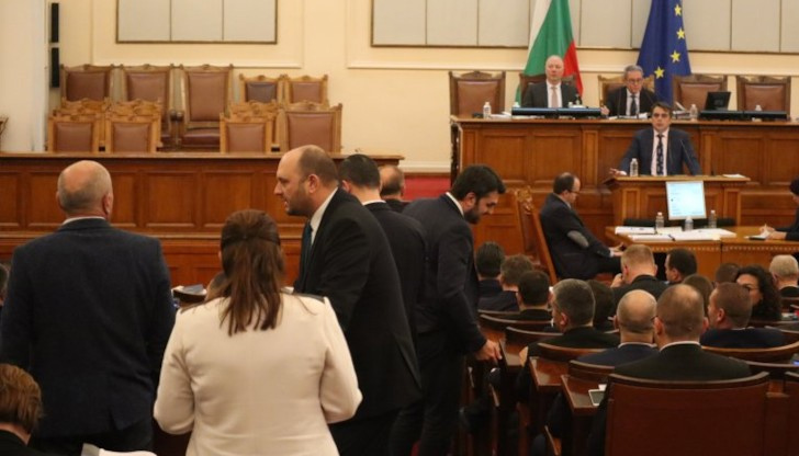 Искрен Митев, ПП: Мъртвите души много често решават изборите за