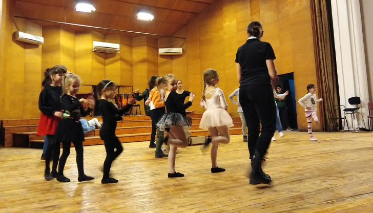 Представлението е на 23 декември, петък, от 19:00 часа в