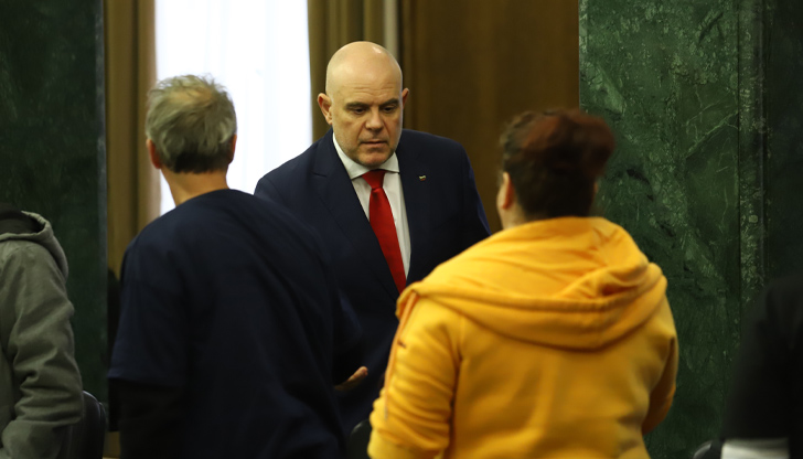 Главният прокурор разговаря с тях на среща в Съдебната палата,