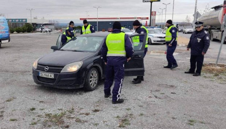 Арестуваните са без документи и твърдят, че са от МарокоЕкипи