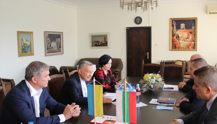 Посланикът на Украйна у нас Виталий Москаленко ще присъства на