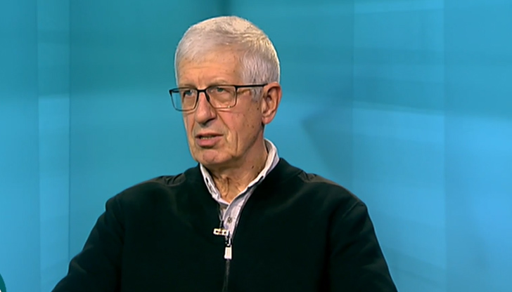 Единственият вариант да се намери решение, е даване третия мандат