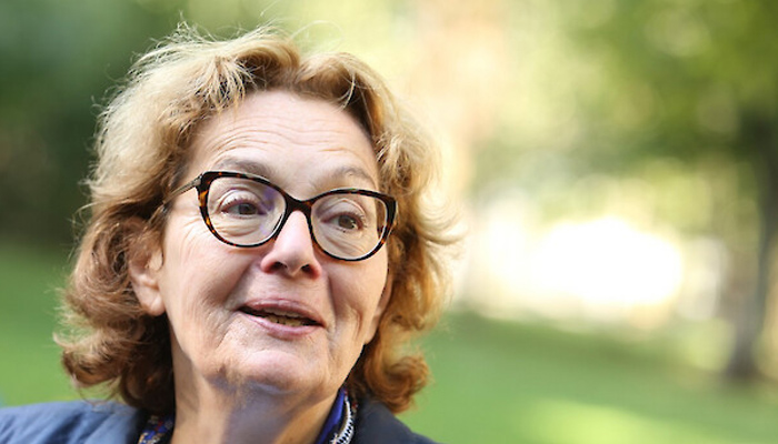 Тя е на мнение, че всеки един кабинет носи политическа