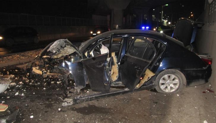 Спътникът му като по чудо е без драскотина, а шофьорът