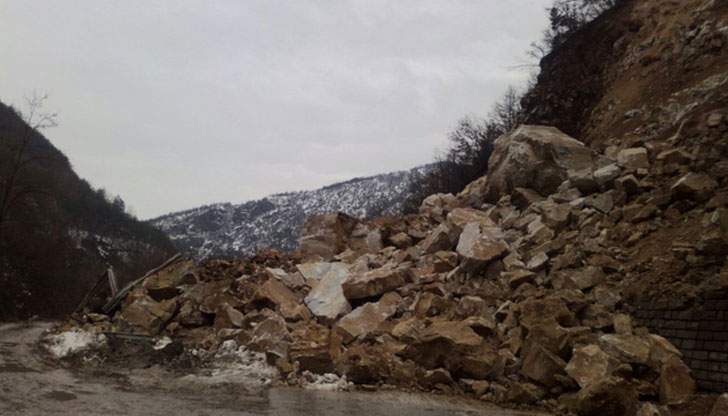 При инцидента има най-малко 12 загиналиНай-малко 12 души загинаха вчера,