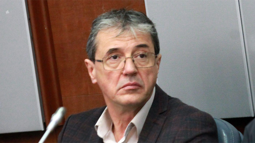 Според него се внушава, че Николай Габровски е имал пълната