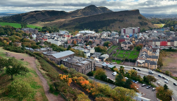 Мъжете основно извършват доставки, а жените са по хотелите и