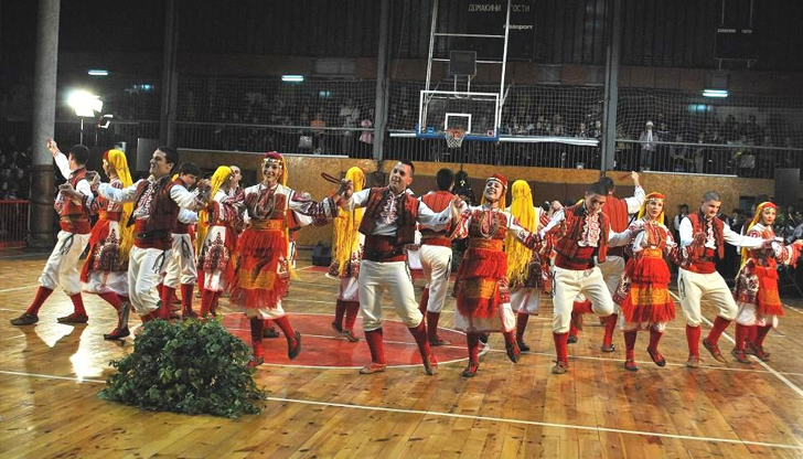 По традиция, публиката също ще има възможност да покаже танцовите