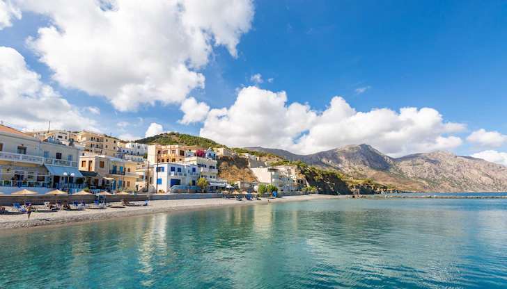 Какви са заплатите и условията?Гръцки хотелиери тръгнаха на лов за