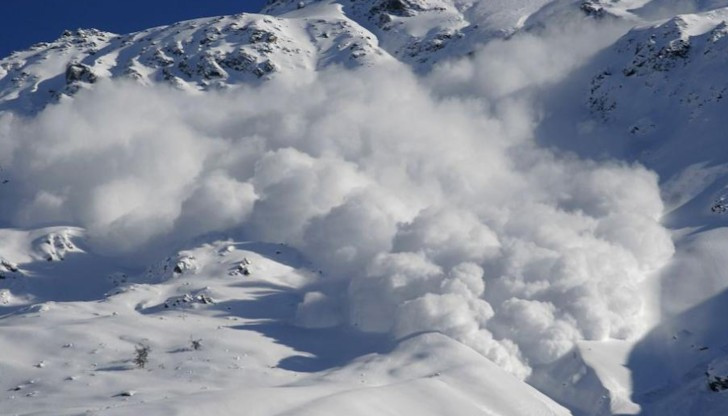 В операцията участваха хеликоптери, планински спасители и специално обучени кучетаСпасени