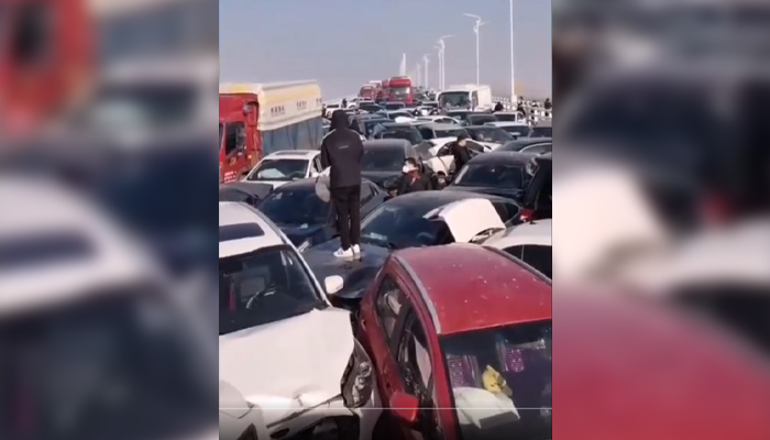 Основната версия за инцидента е ограничената видимост поради гъста мъгла