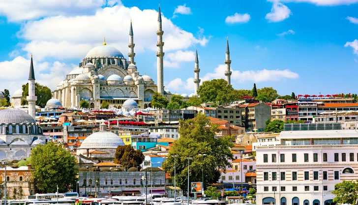 Услугите за настаняване на студенти в общежития, хостели и лагери