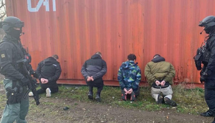 Защитата протестира мярката с аргумента, че мъжете нямат предишни криминални