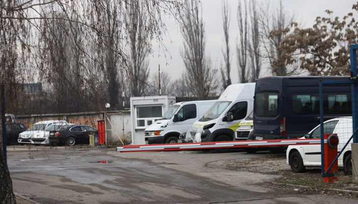 Няма заплашени лица. Охранителят е видял извършителите на престъплението, едва