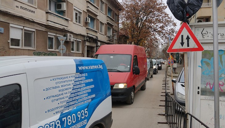 Днес движението в града е почти напълно парализирано заради ремонтите