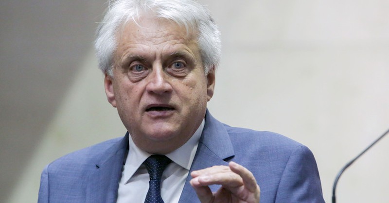 Ако не се яви, го грозят санкции, обясниха от държавното