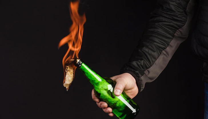 Атакуваният е с обгаряния по лицето и едната ръкаИзвършител на