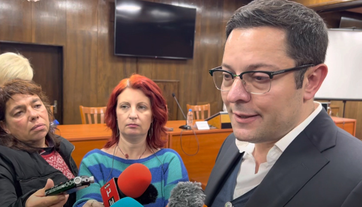 Дадох червен картон на двама от старите членове на Надзора,