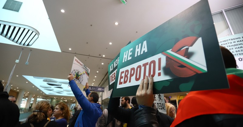 Според Костадин Костадинов приемането на еврото може да предизвика гражданска