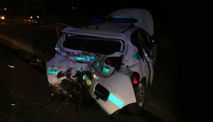 При инцидента има и блъсната патрулкаТежка катастрофа на Подбалканския път