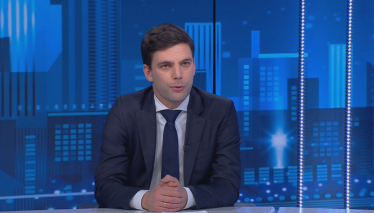 В крайна сметка е кандидат-премиер на ГЕРБ, а ние от