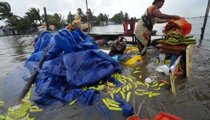 Циклонът Мандус повреди 185 къщи и колиби със скорост от