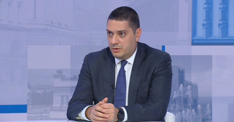 Професор Габровски има пълната свобода да го сформира, както той