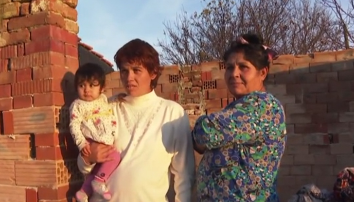 Само преди 10 дни Димитрина ражда петото си дете, което