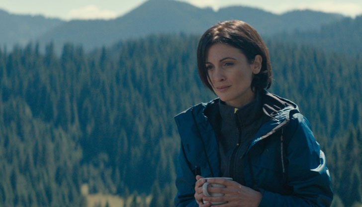 Лицето ме изрита в лицето с цялата мъжка сила, която