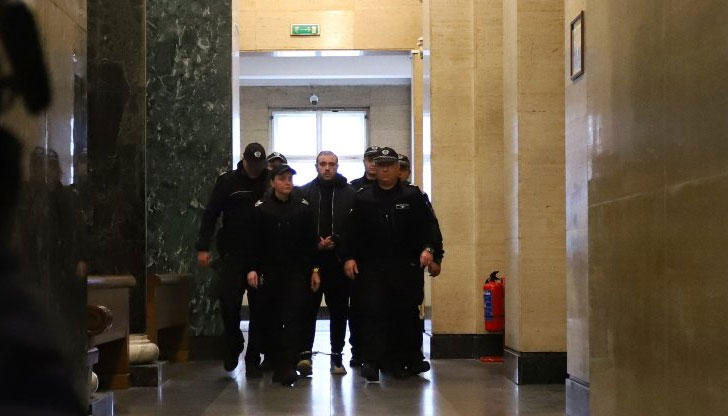 Симона Радева и Георги Семерджиев се прегръщали и целували приятелски