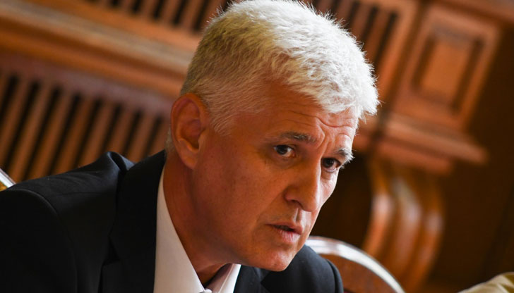 Димитър Стоянов все пак спомена, че помощта е за сухопътните