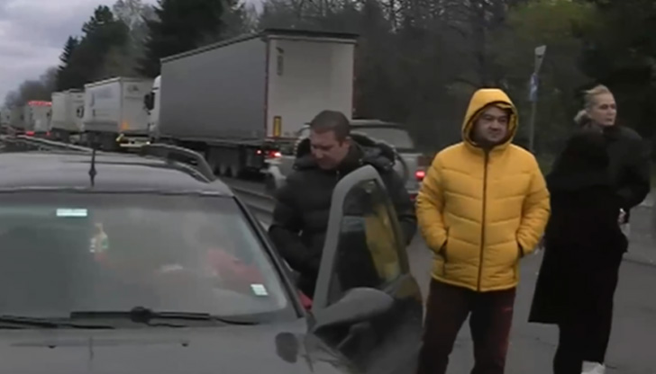 Мярката на властта да олекоти трафика край Русе не работиПоглед