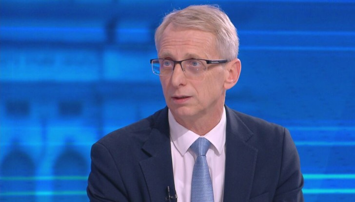 Същото се отнася до Кирил Петков в областта на икономиката