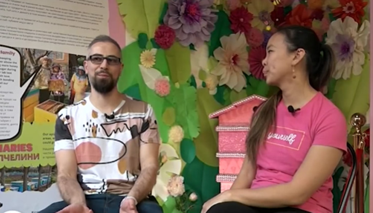 Дженифър и Митко се запознават по интернетДженифър и Митко Кацеви